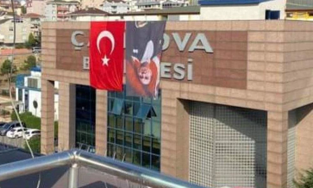 Χαμός στην Τουρκία με ανάρτηση της αφίσας του Κεμάλ ανάποδα